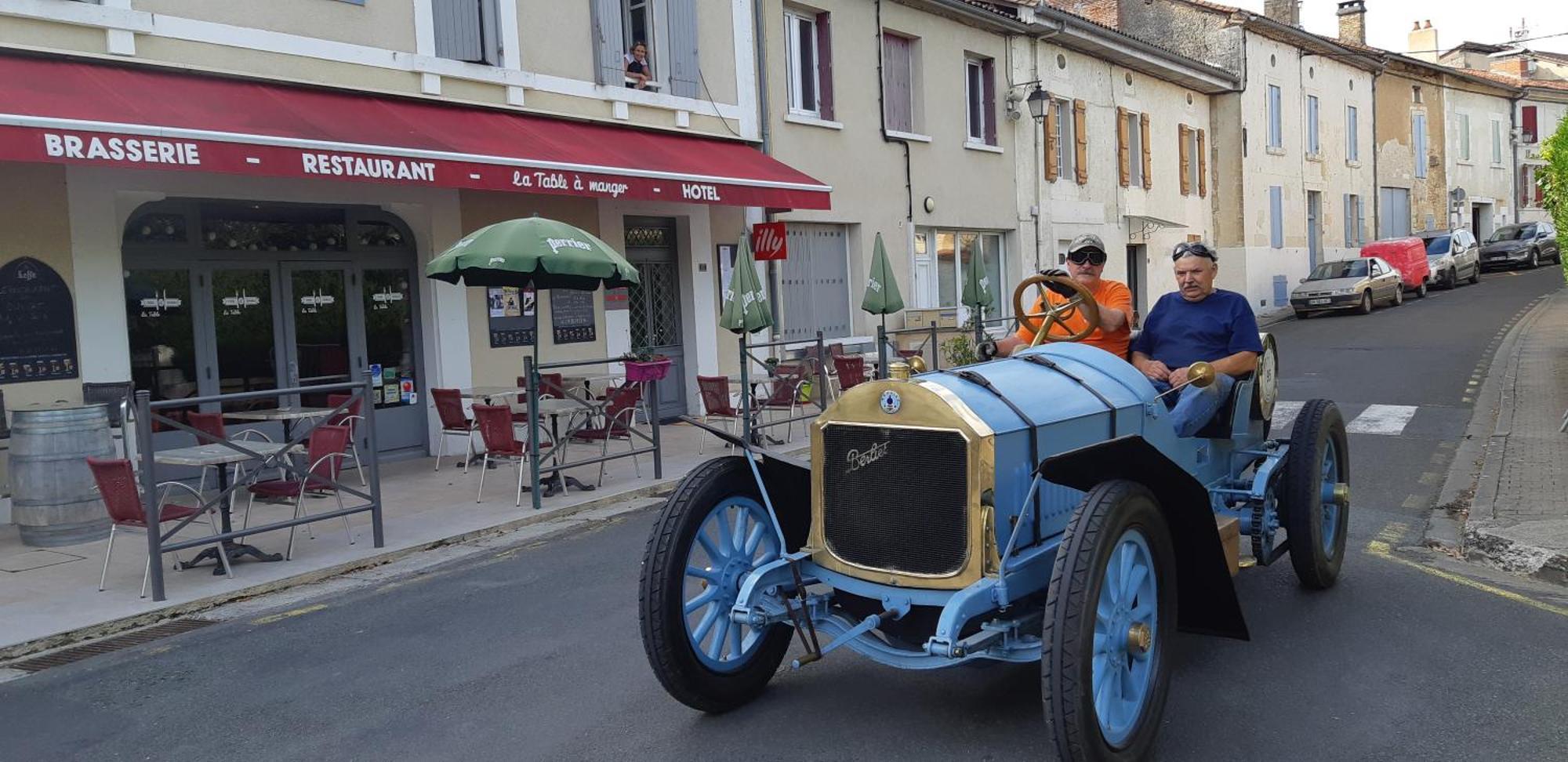 Hotel Du Champ De Foire Saint-Aulaye-Puymangou Buitenkant foto