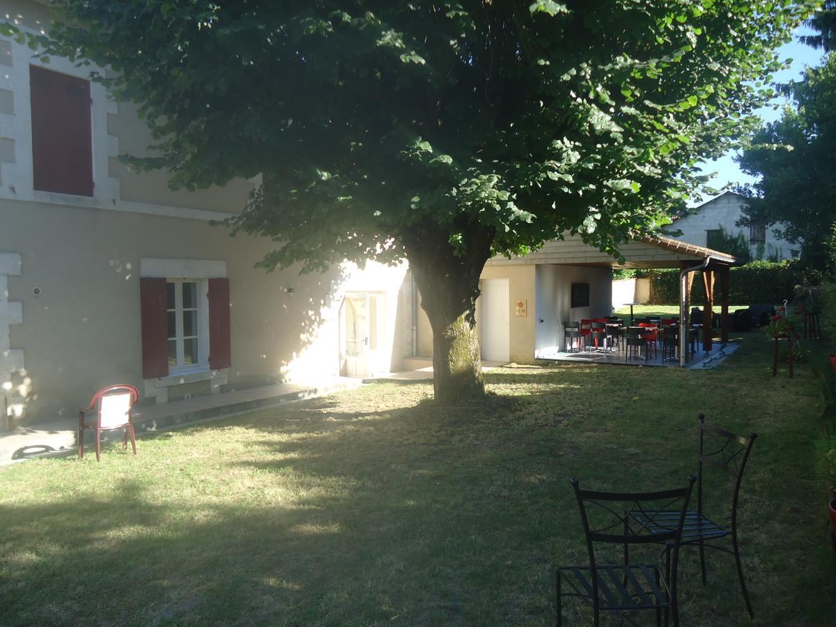 Hotel Du Champ De Foire Saint-Aulaye-Puymangou Buitenkant foto